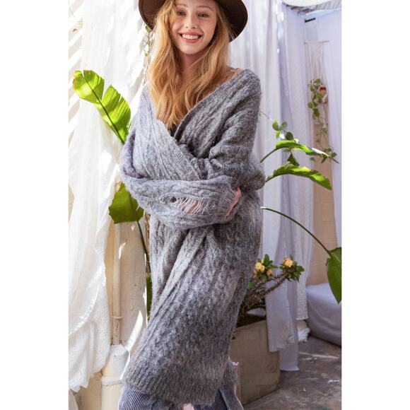 POL Distressed Details Cable Knit Ombre Dying Oversized Fit Open Front Cardigan - Picture 6 of 9